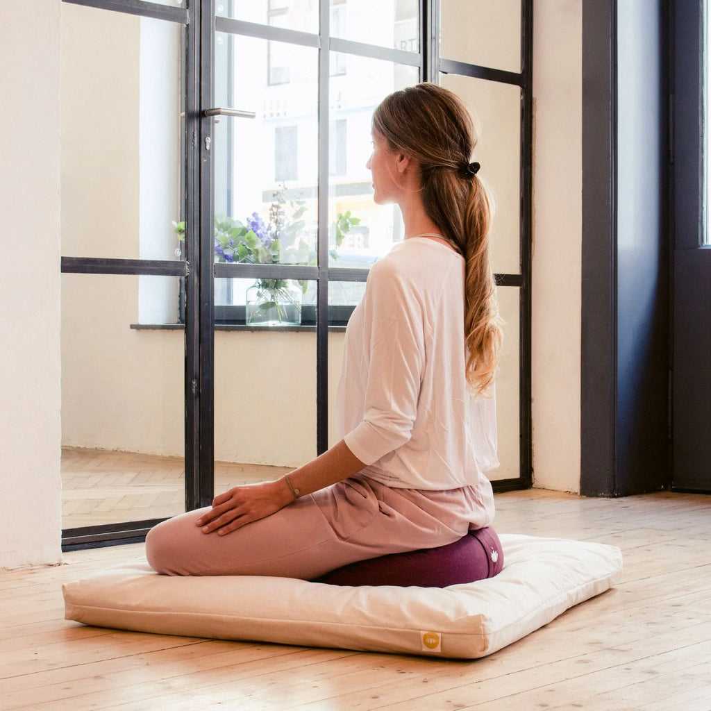 Yogakissen Halbmond Shanti